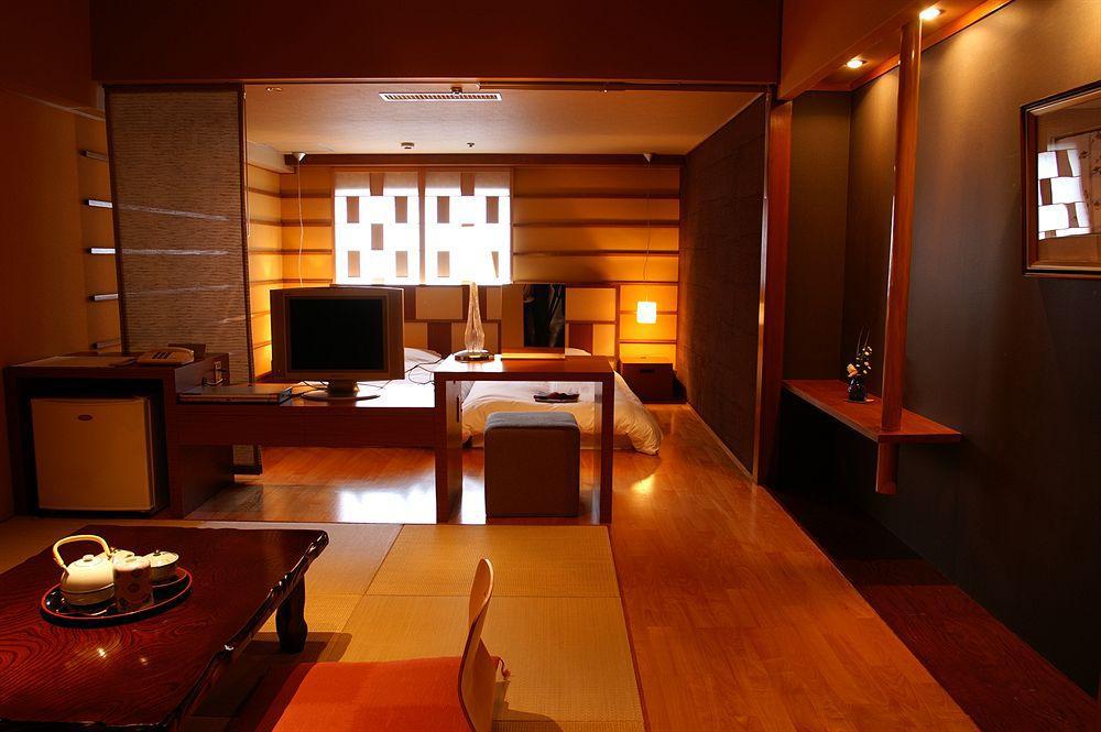 Hotel Ichiei Oszaka Kültér fotó